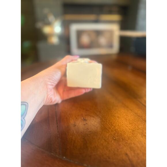 Vintage Ceramic Bunny Container – Whimsical Easter Rabbit – Pink & Blue - Picture 3 of 6